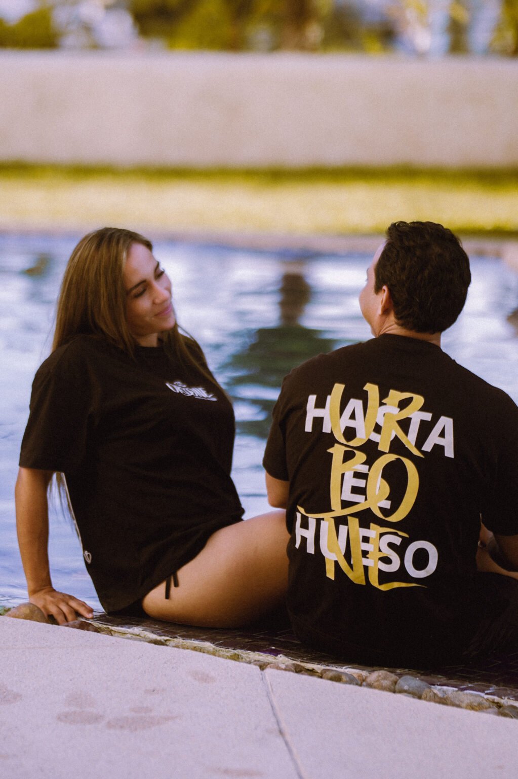 Playera streetwear urbana negra URBONE - Hasta el hueso