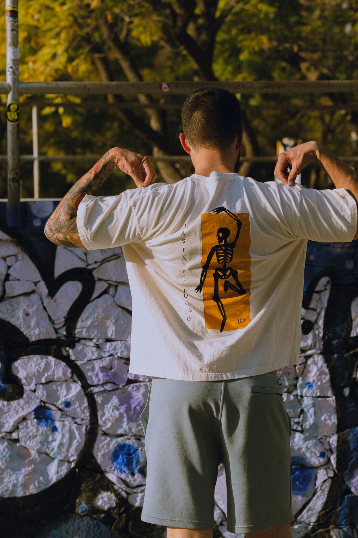 Playera streetwear urbana negra URBONE - Huesos vivos