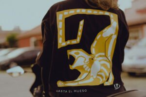 Playera streetwear urbana negra URBONE - Tigre en hueso