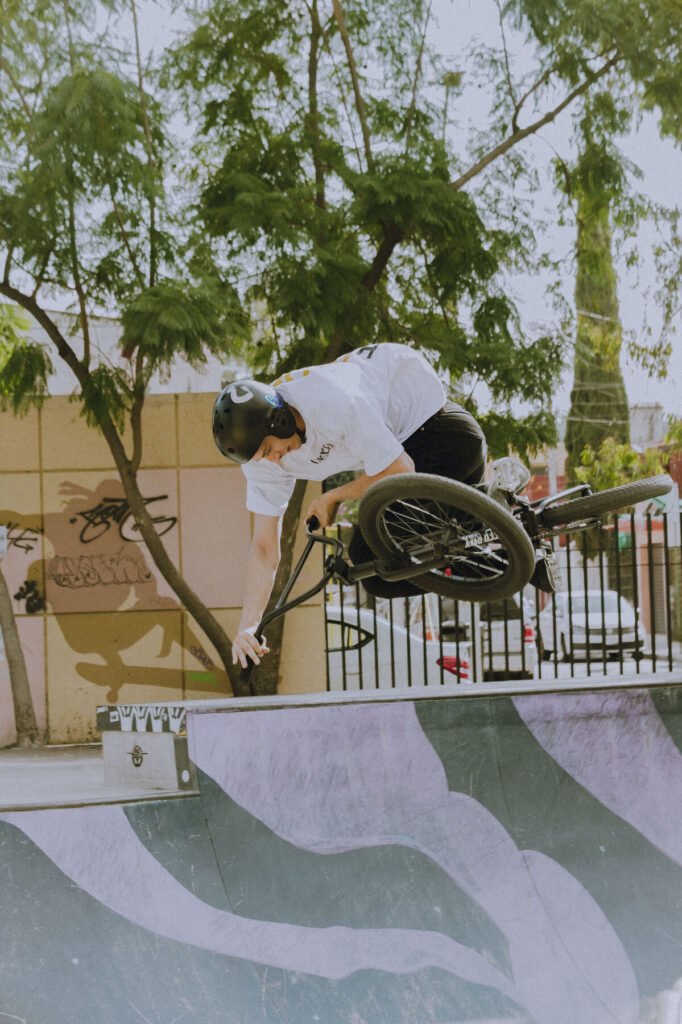 Playera streetwear urbana blanca URBONE - Hasta el hueso